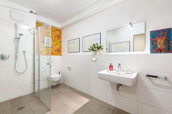 11 - Duschbad Ergeschoss.jpg