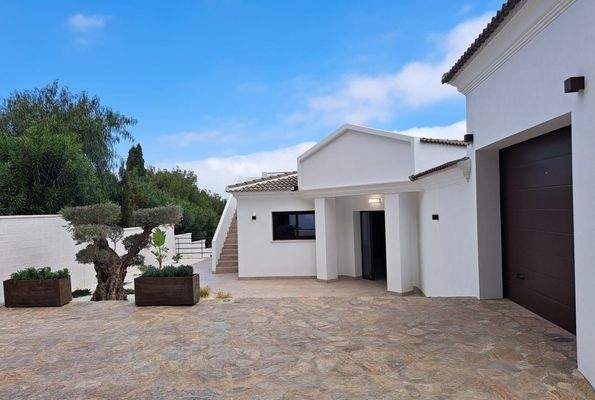 De1495 entrance b.jpg