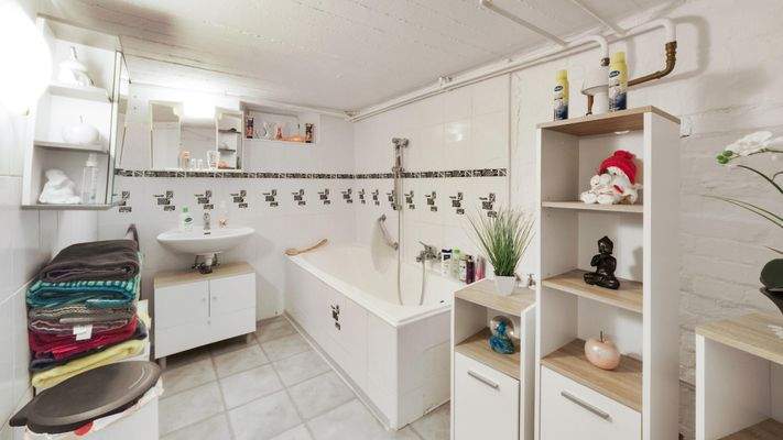 Das zugehörige Bad im Kellergeschoss