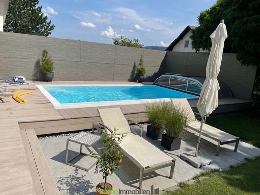 Pool mit Kuppel