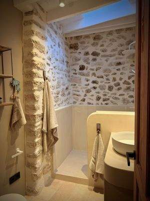 Natursteinbadezimmer