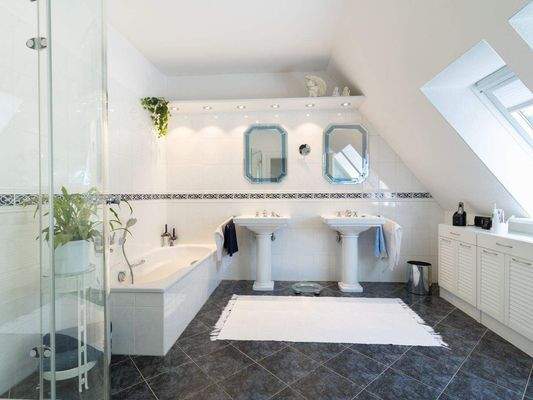 großzügiges Vollbad