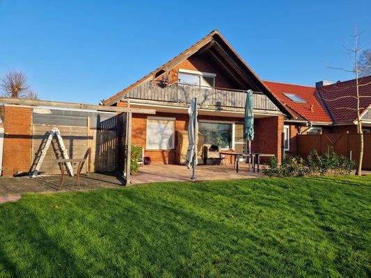 Garten mit Blick zum Haus