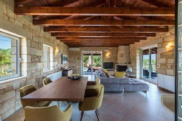 Kreta, Agia Marina: Luxuriöse Steinvilla mit Meer- und Sonnenuntergangsblick zu verkaufen