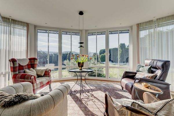 Verandazimmer mit Blick auf den Garten EG.JPG