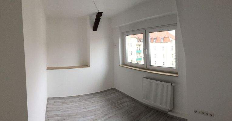 DG nach Sanierung, Zimmer.JPG