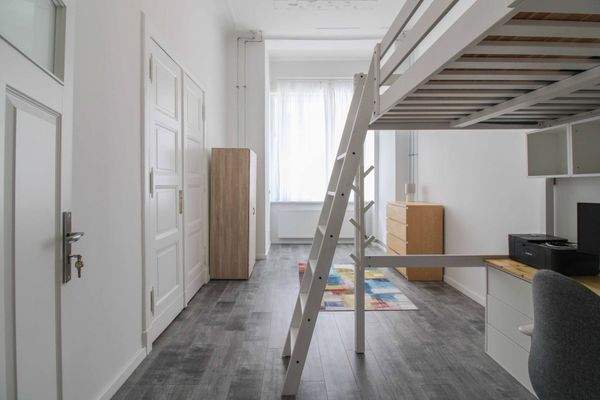 Zimmer 2 mit Doppeltür zu Zimmer 1