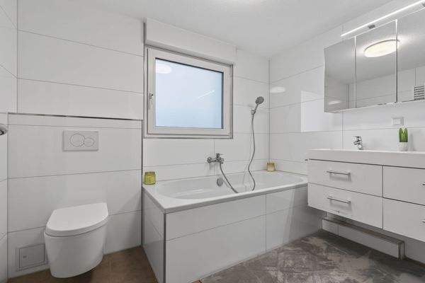 Hauptwohnung - Badezimmer