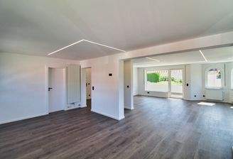 Wohn- und Essbereich mit offener Küche Bild 1 OG