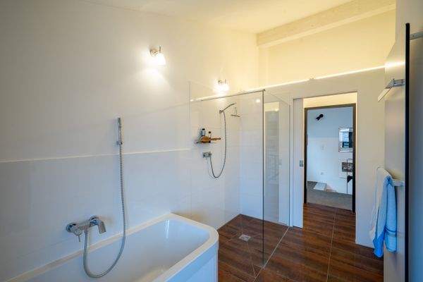 Bad im OG (Ansicht 2)