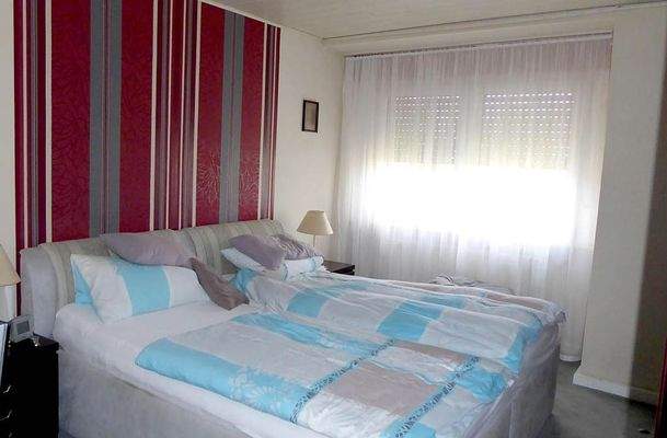 Schlafzimmer 2 (Eltern)