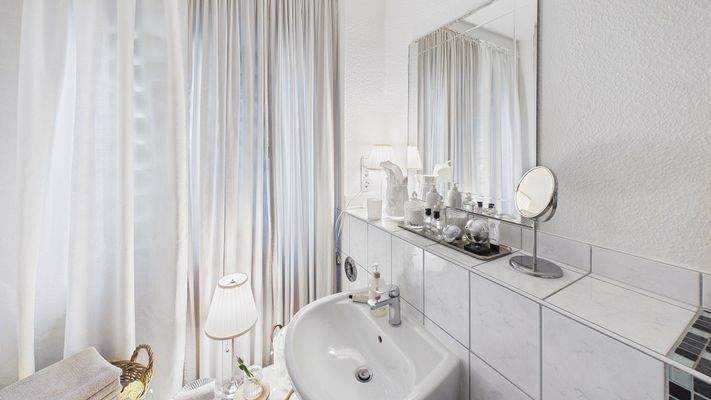 Badezimmer 2. OG stilvoll eingerichtet