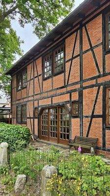 West-Seite zu Vorgarten/Straße