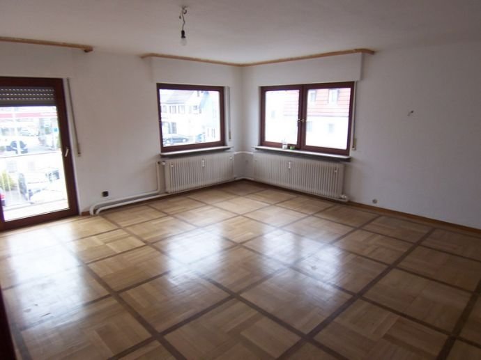 Marko Winter Immobilien --- Mosbach: Große Altbau 4 Zimmerwohnung mit Balkon