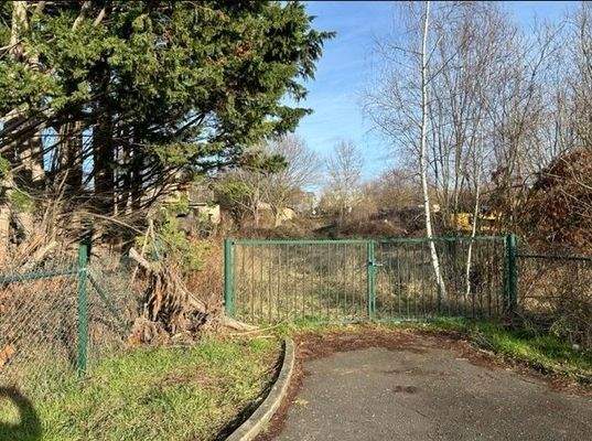 Einfahrt zum Grundstück