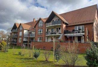 Haus von Parkplätze aus 1.jpg