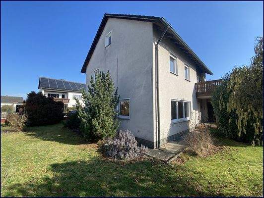 seitliche Gartenansicht Wohnhaus