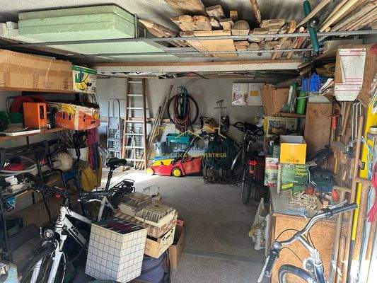 Garage mit zusätzlicher Lagerfläche