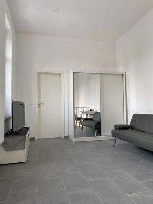 Geräumiger Schwebetürenschrank