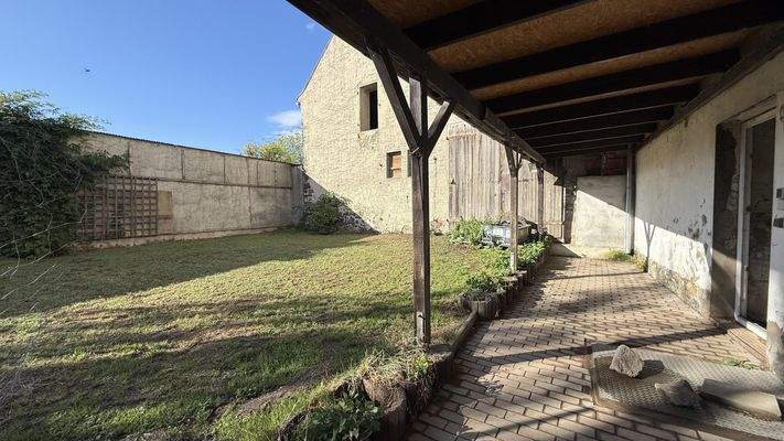 hinterer Gartenbereich mit Zugang zu den Nebengelasse