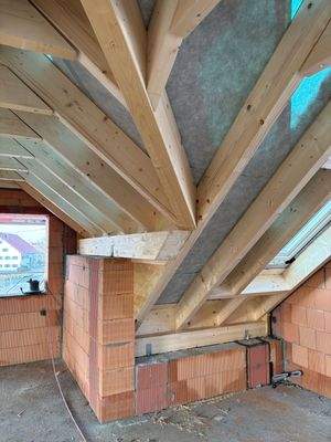 Bild März Innen Nahaufnahme DG Wohnung.JPG