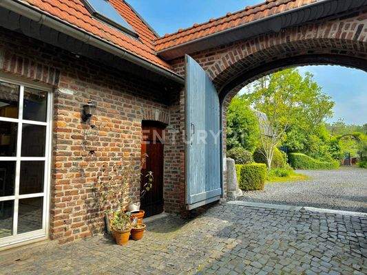 Blick aus dem Innenhof Richtung Vorhof