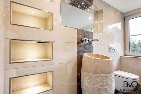 Integrierte Ablagen im Badezimmer