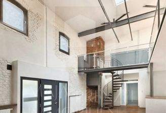 Mehr als 6 Meter Deckenhöhe