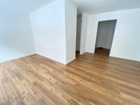 Helles Wohnzimmer mit Parkett