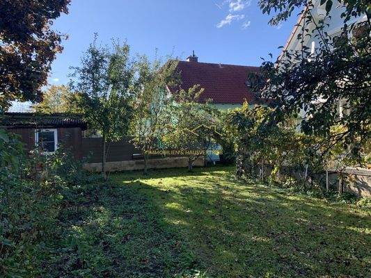 Garten mit Obstbäumen