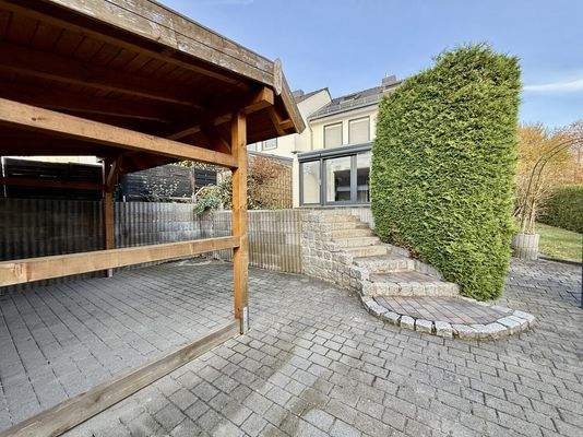 Rückansicht Haus + Terrassenüberdachung