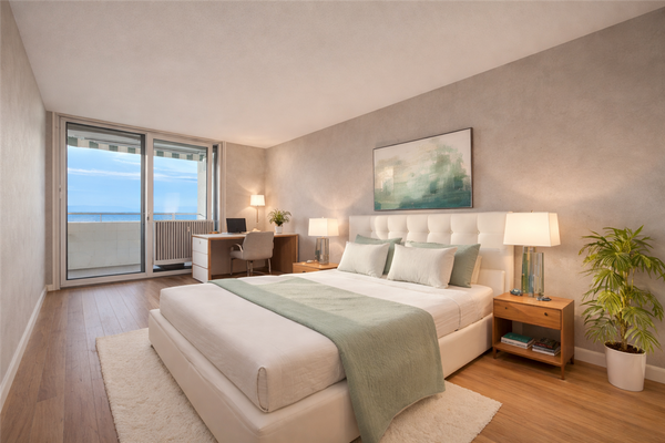 Schlafzimmer, Zugang zum Balkon - virtually staged