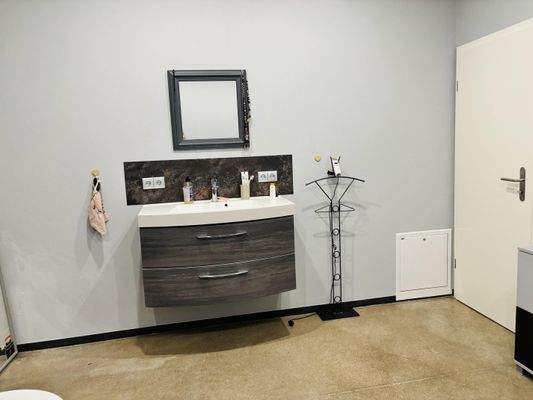 Bad (Nebenhaus EG-Wohnung)