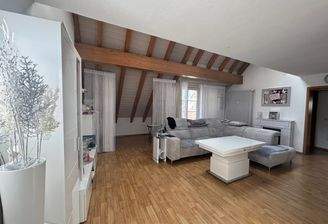 Geräumiges Wohnzimmer