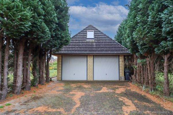 Doppelgarage mit direktem Zugang ins Haus