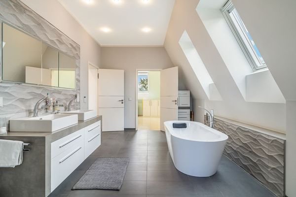 En Suite Badezimmer Ansicht 1