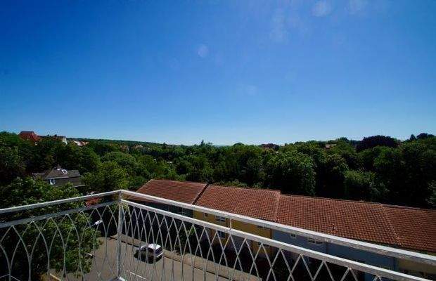 Blick vom Balkon ins Umland