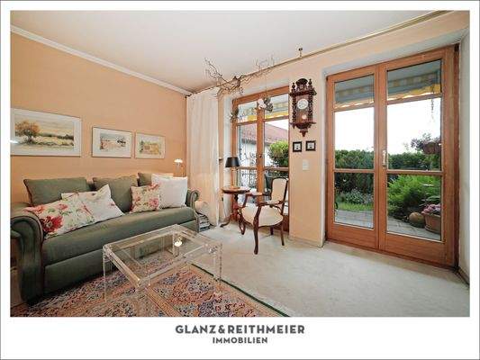 Wohnzimmer mit Blick in den Garten