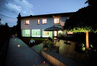 Westansicht bei Nacht