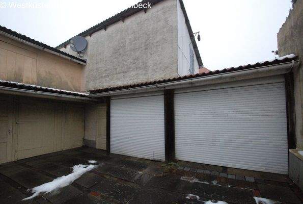 Gebäude 2 hinten Garage