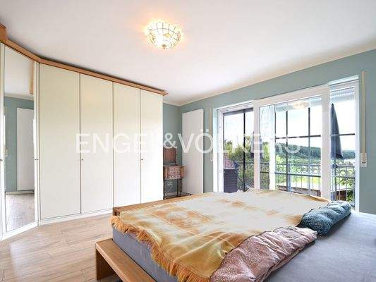 Schlafzimmer im OG mit Weitblick!