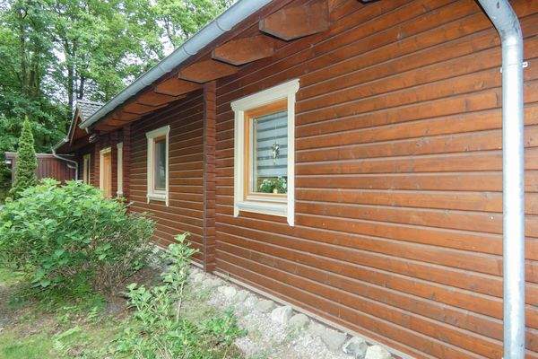 aus massiven Holzbohlen