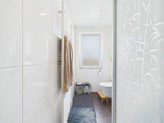 Badezimmer mit Fenster