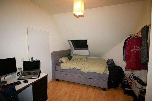 Schlafzimmer 4.OG links