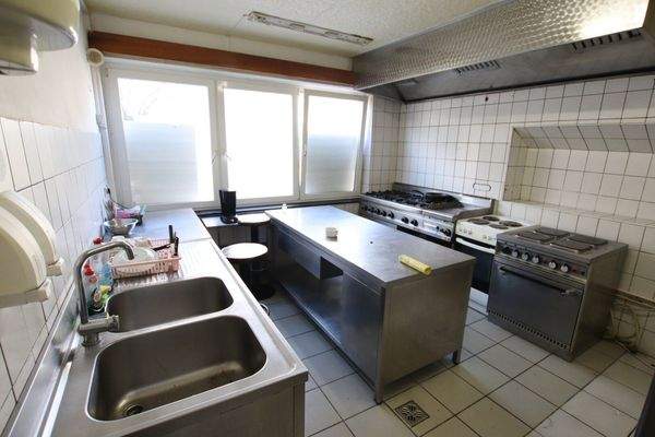 Wohn- und Geschäftshaus in Keutschach-Höflein mit 1.892m² Grundstück und 3 XXL-Garagen Nähe Rauschelesee mit vielen Verwendungsmöglichkeiten!