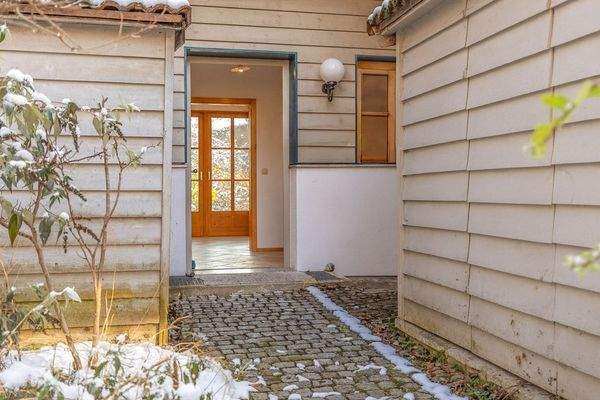 Licht, Holz & Wohngenuss – Charme pur auf drei Etagen mit Schwedenofen und stilvoller Wendeltreppe