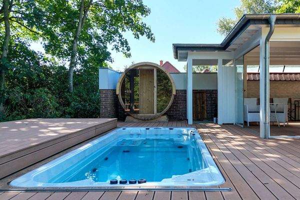 Swimspa und Fasssauna