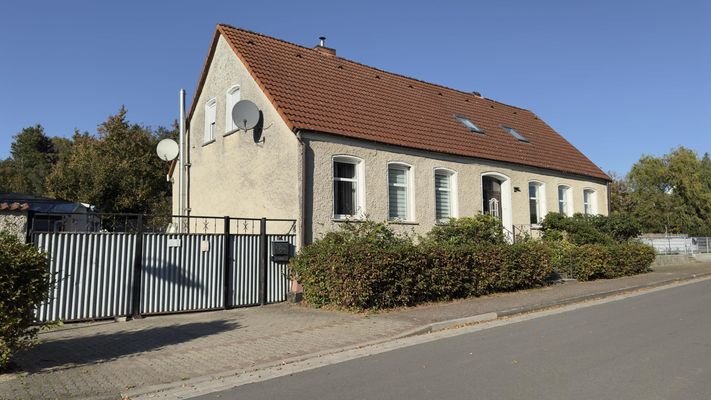 Wohnhaus Vorderseite Straßenansicht!