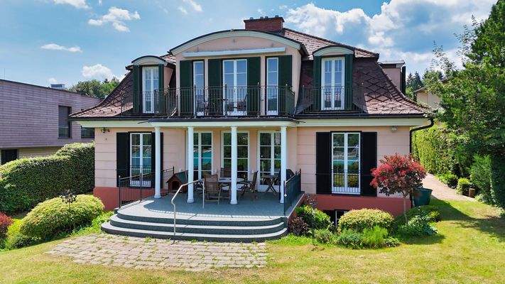 Rückseite / Terrasse und Balkon / Garten