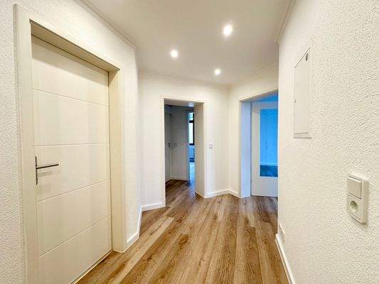 große und helle Diele in der Wohnung